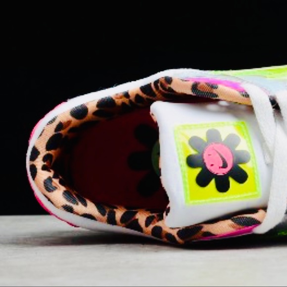 Air Max 90 LX Laser Fuchsia (Women’s, Size 8) - Picture 5 of 15